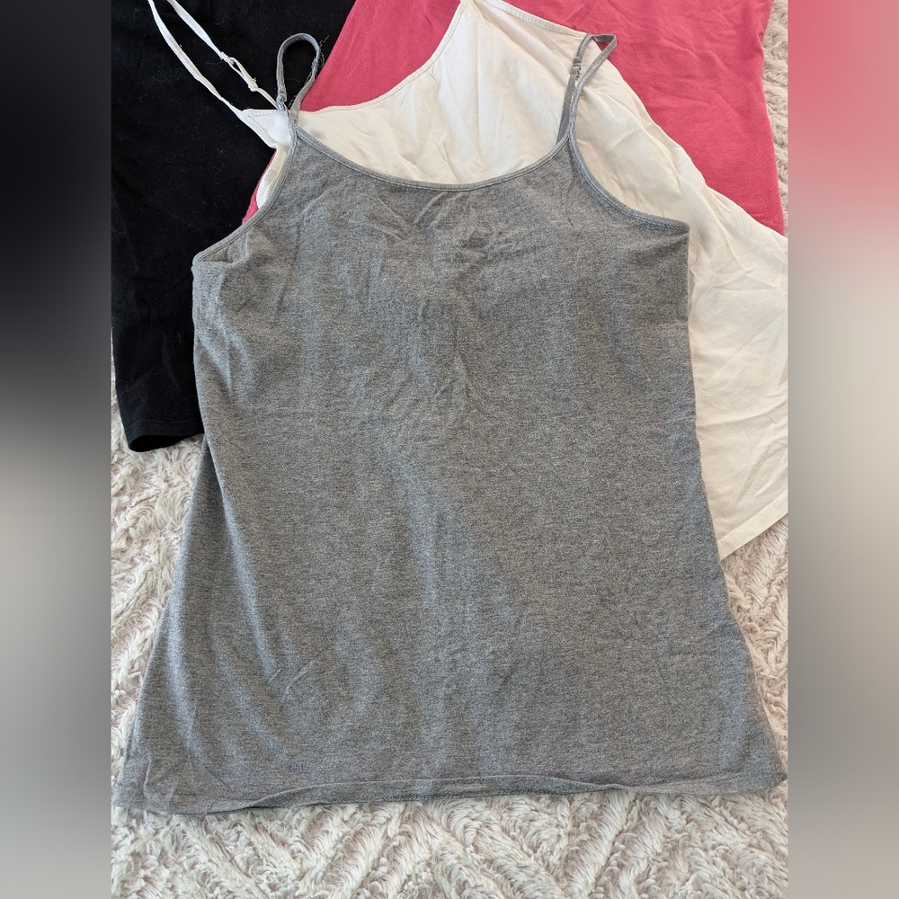 Bundle Of Camisole/Tank Tops (4) - Picture 9 of 11